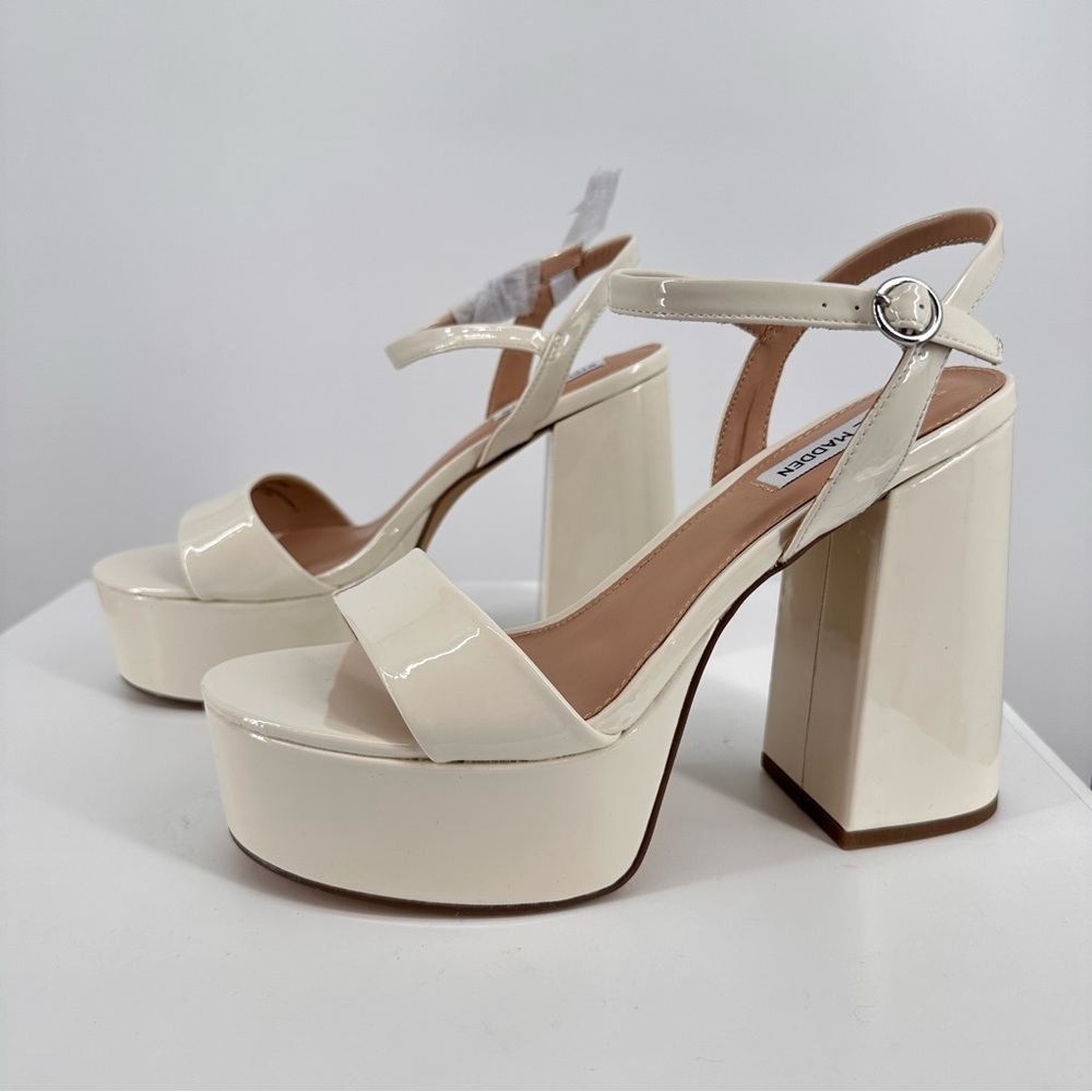 Steve Madden Jolie Buckle Patent Platform Sandals in Bone size 10